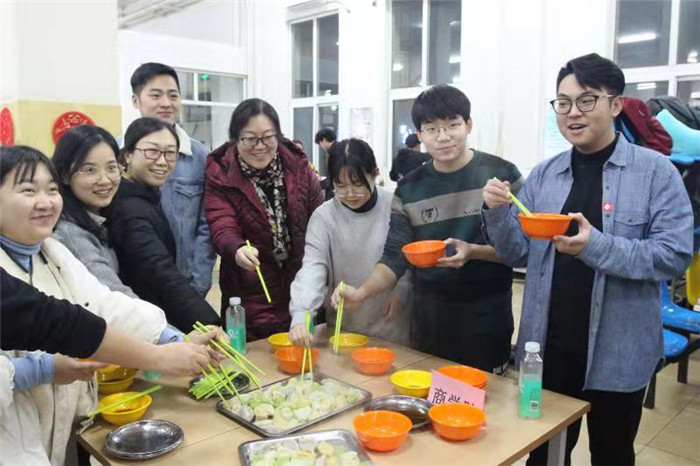 1576825466863842.jpg 包饺子1.jpg