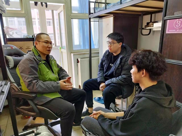 1680160274561747.png 闫文涛 动画22-1班班导师.png