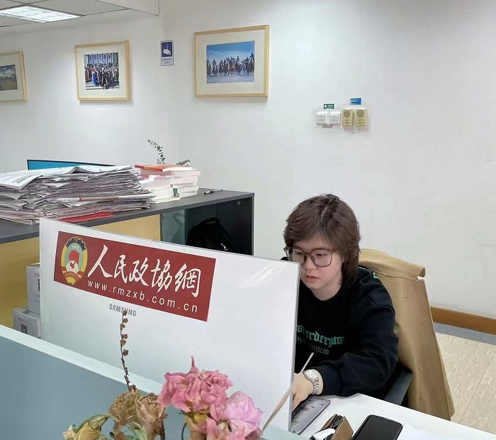 1680569557201161.jpg 汉语言21-1班李依霖.jpg