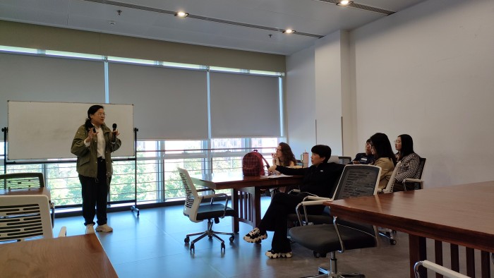 1745567293764742.jpg 卢虹宇老师1.jpg