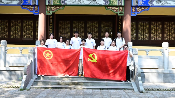 1751959394582240.jpg 参观合影.jpg