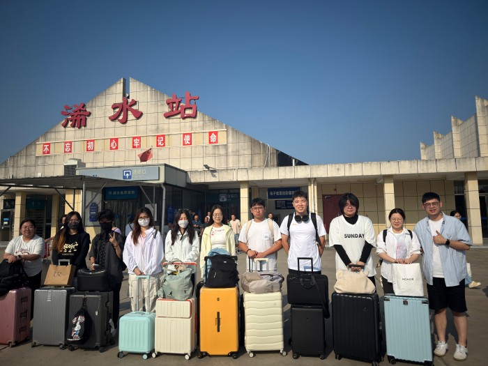 1751959768151942.jpg 浠水站合影.jpg