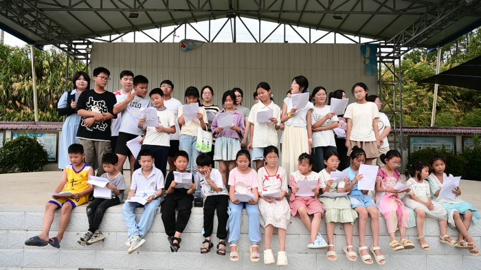 1752480340379402.jpg 合唱送你一朵小红花.jpg